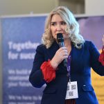 🔍 Checklist fiscal pentru firme – Prime și cadouri de Paște ✔️ Primele în bani: Trebuie tratate ca venituri salariale; Se impozitează integral (impozit + contribuții sociale); Se includ în calculul salariului brut lunar; Sunt deductibile la calculul impozitului pe profit. ✔️ Cadourile (bani/natură/tichete cadou): Pot fi neimpozabile, dacă: Valoarea per salariat/copil minor nu depășește 300 lei; Sunt oferite cu ocazia unei sărbători legale; Sunt menționate în contractul de muncă sau regulamentul intern. ✔️ Documente necesare: Stat de plată clar diferențiat între prime și cadouri; Dovezi interne pentru politica de acordare a beneficiilor; Calcul fiscal transparent pentru raportările ANAF. ✔️ Ce NU trebuie să faci: Să depășești plafonul de 300 lei și să tratezi suma ca neimpozabilă; Să acorzi cadouri fără documentare internă; Să omiți includerea primelor în baza de calcul pentru contribuții.