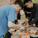 Programul „Gustă cu atenție. Bucură-te de moment” formează prima generație de profesori care vor transforma relația adolescenților cu mâncarea